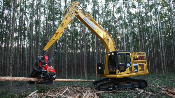 Komatsu PC200F com 370E